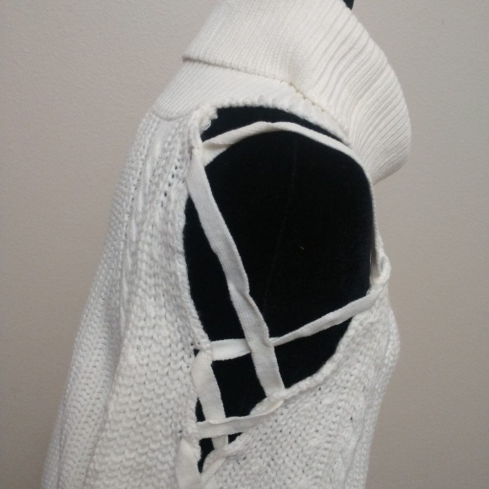 🆕Cold Shoulder Turtleneck Sweater - Picture 6 of 8